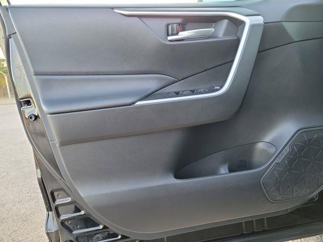 Toyota RAV4 Hybrid XLE 2021