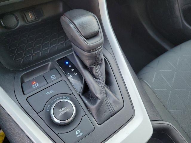 Toyota RAV4 Hybrid XLE 2021