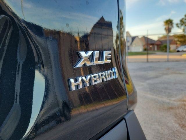 Toyota RAV4 Hybrid XLE 2021
