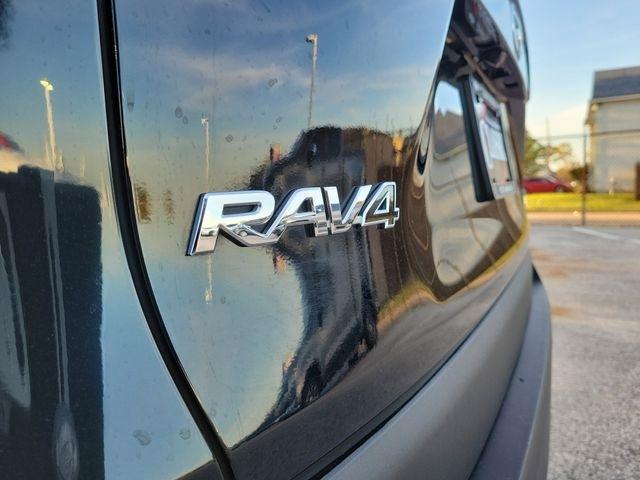 Toyota RAV4 Hybrid XLE 2021