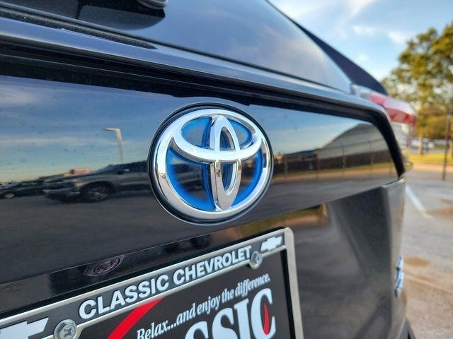 Toyota RAV4 Hybrid XLE 2021