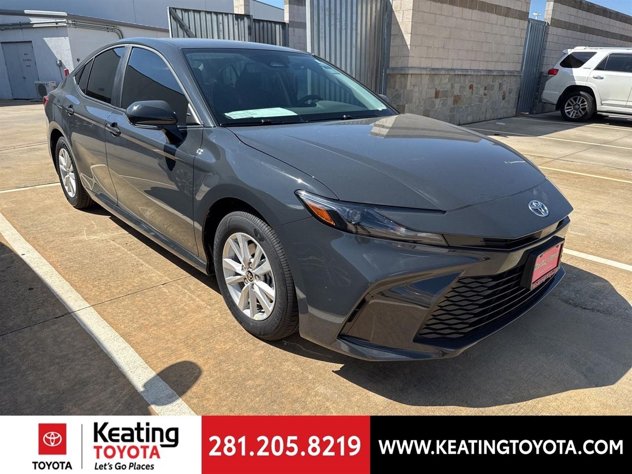 Toyota Camry Hybrid XLE 2026