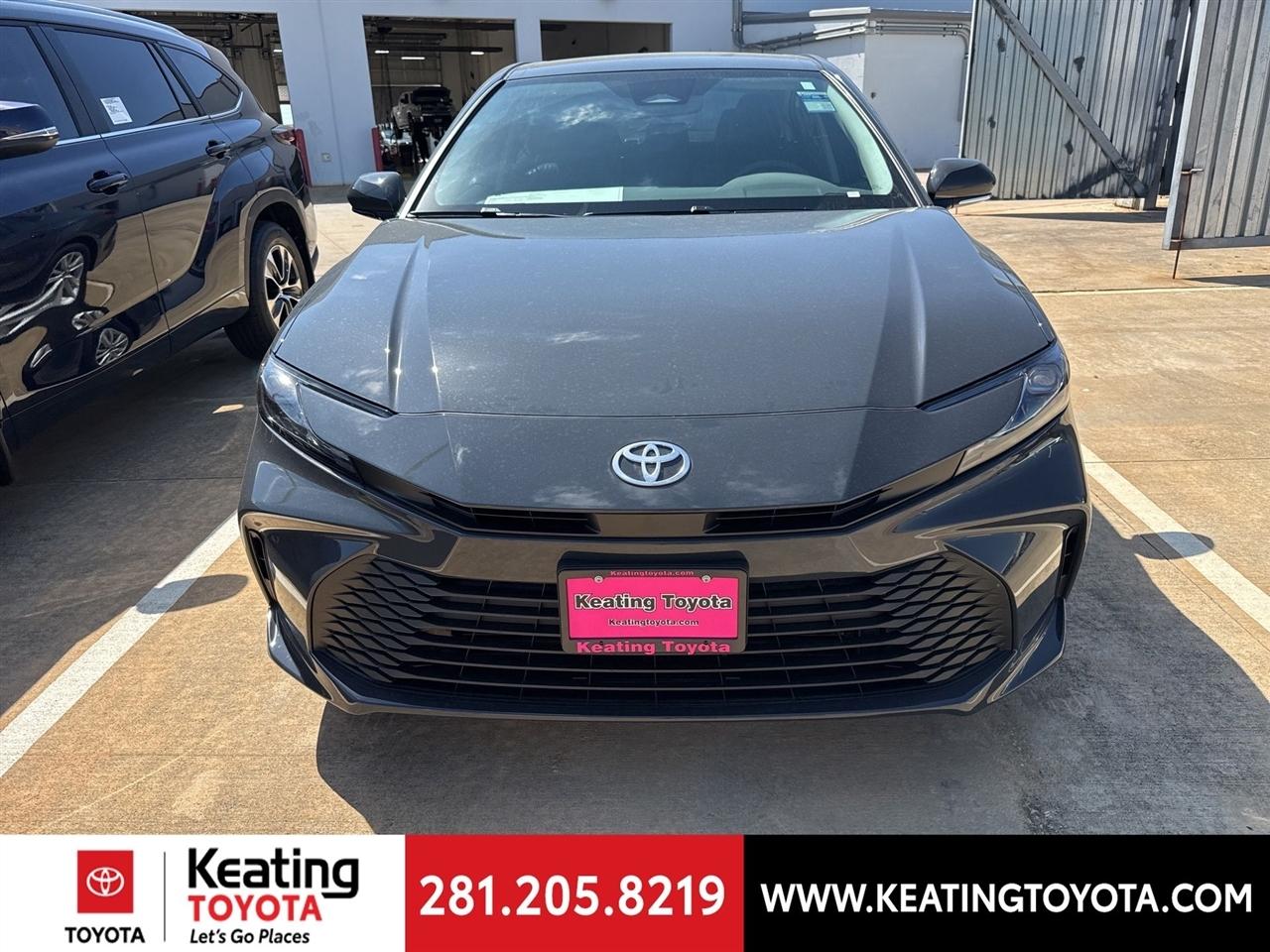 Toyota Camry Hybrid XLE 2026