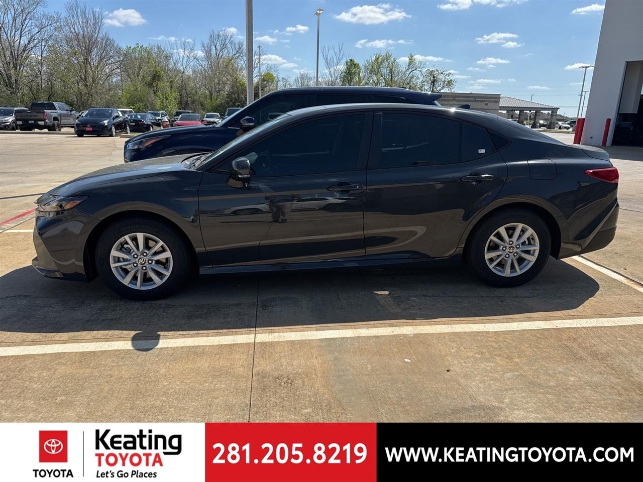 Toyota Camry Hybrid XLE 2026