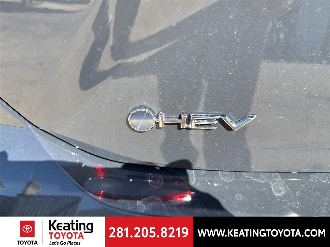 Toyota Camry Hybrid XLE 2026