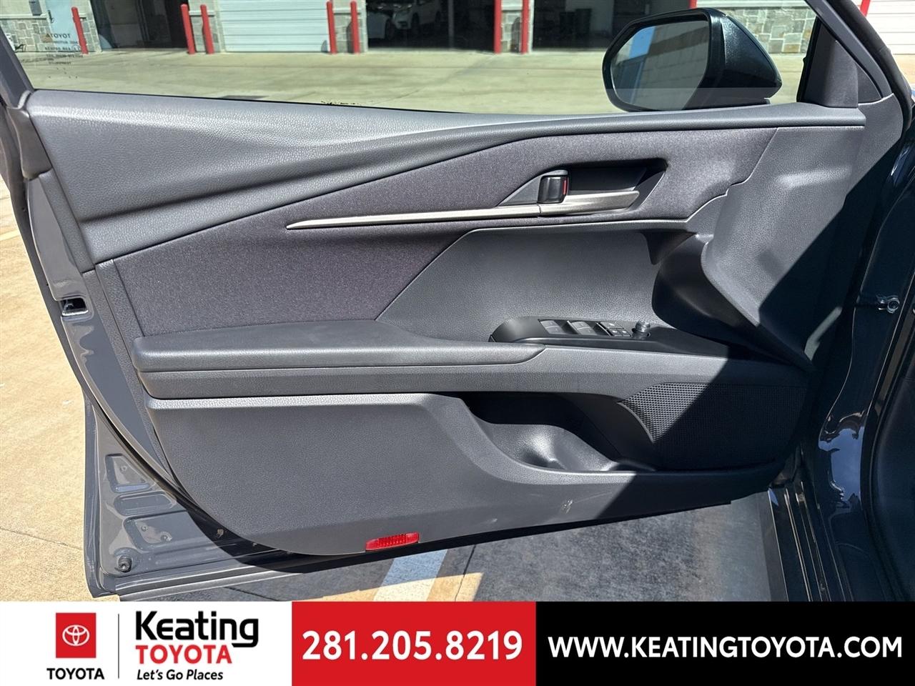 Toyota Camry Hybrid XLE 2026