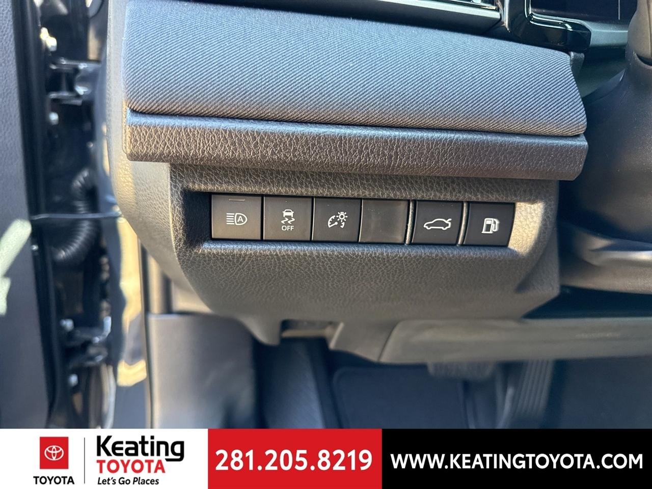 Toyota Camry Hybrid XLE 2026