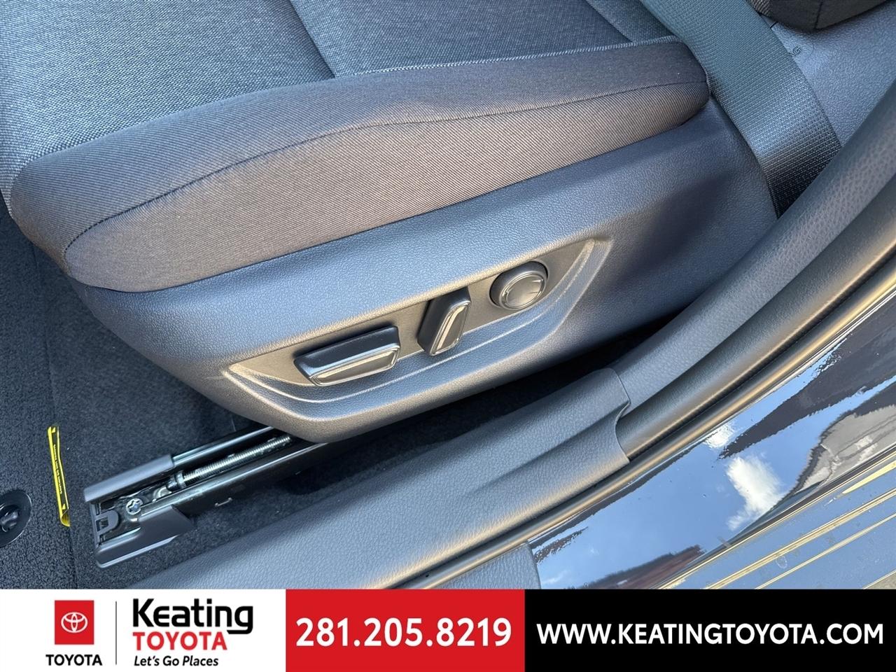 Toyota Camry Hybrid XLE 2026