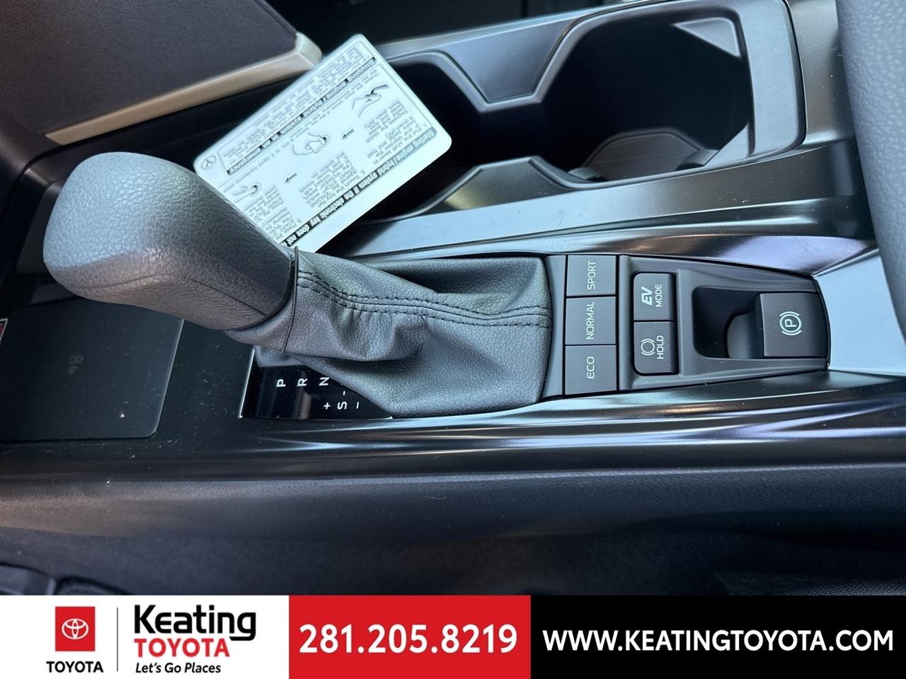 Toyota Camry Hybrid XLE 2026