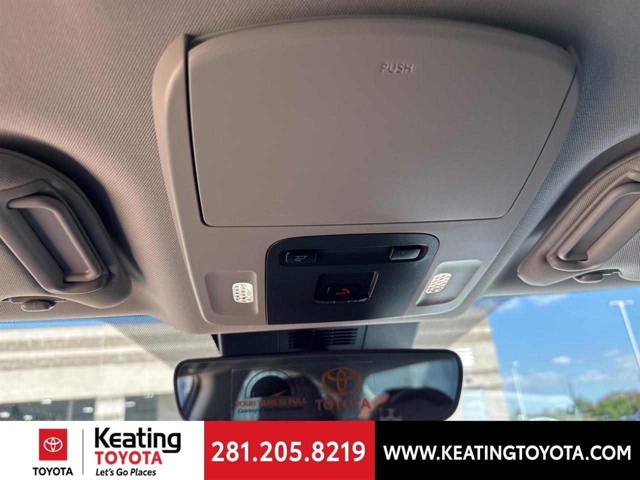 Toyota Camry Hybrid XLE 2026