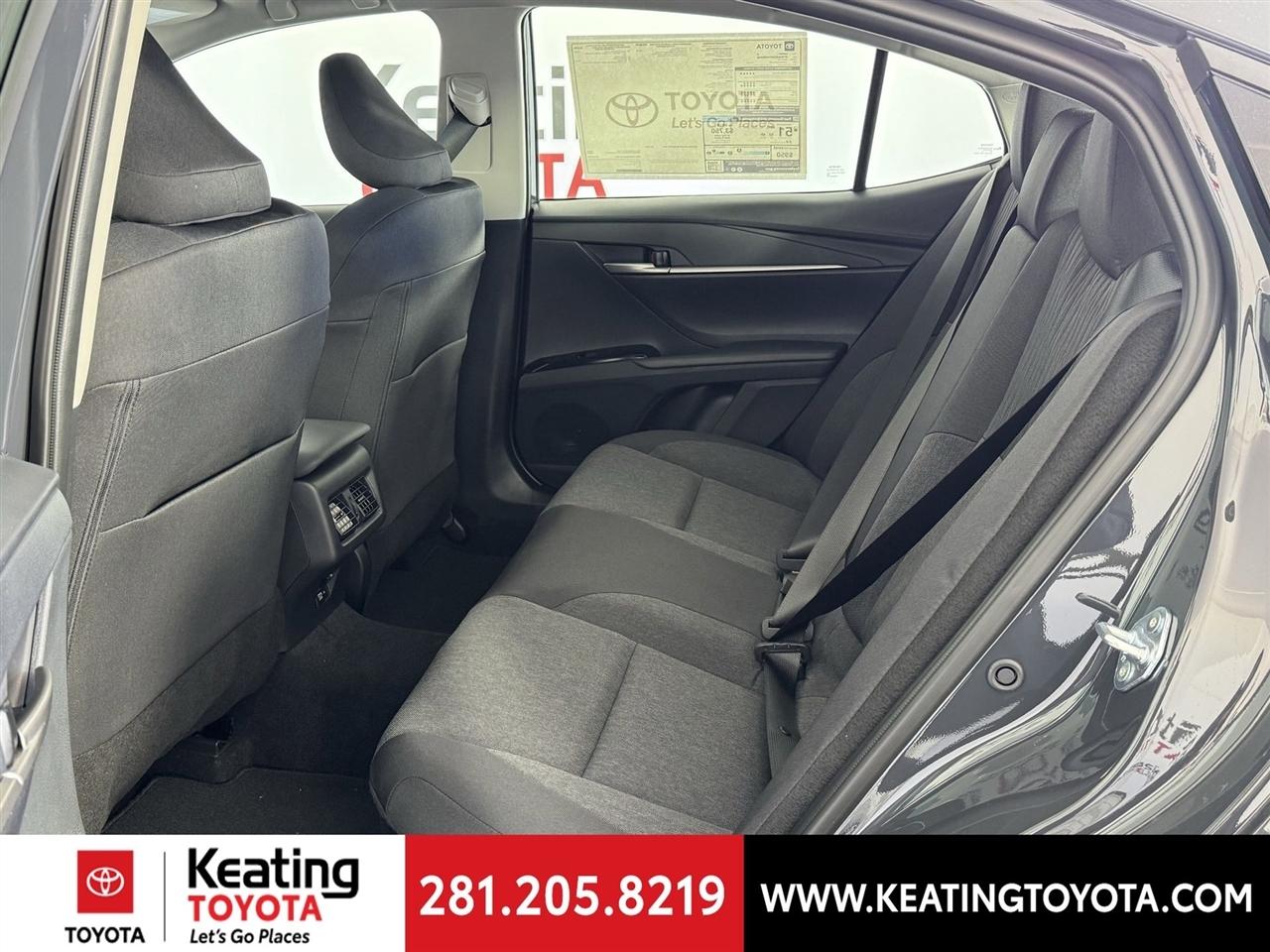 Toyota Camry Hybrid XLE 2026