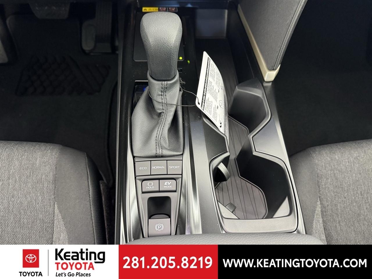 Toyota Camry Hybrid XLE 2026