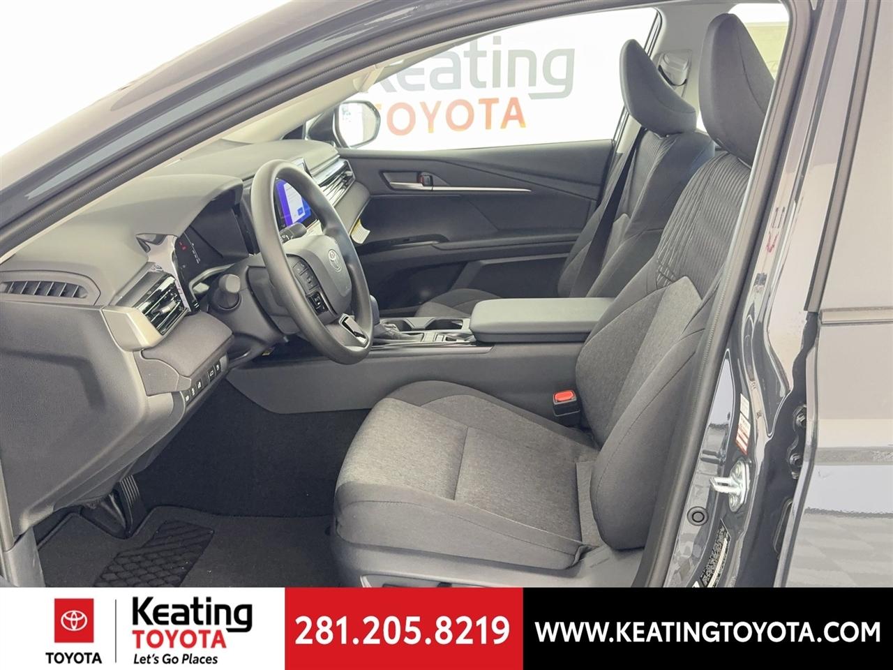 Toyota Camry Hybrid XLE 2026