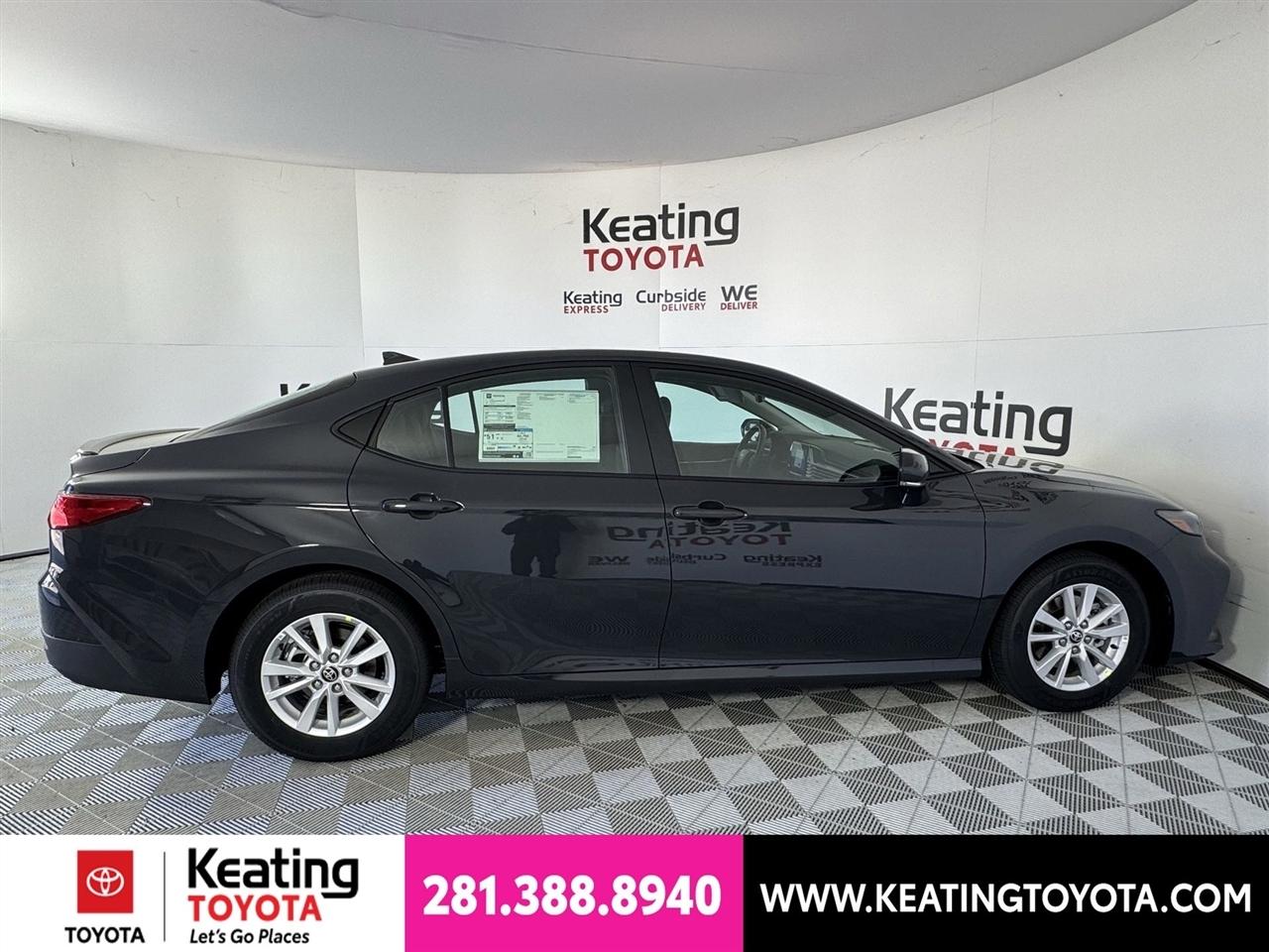 Toyota Camry Hybrid XLE 2026
