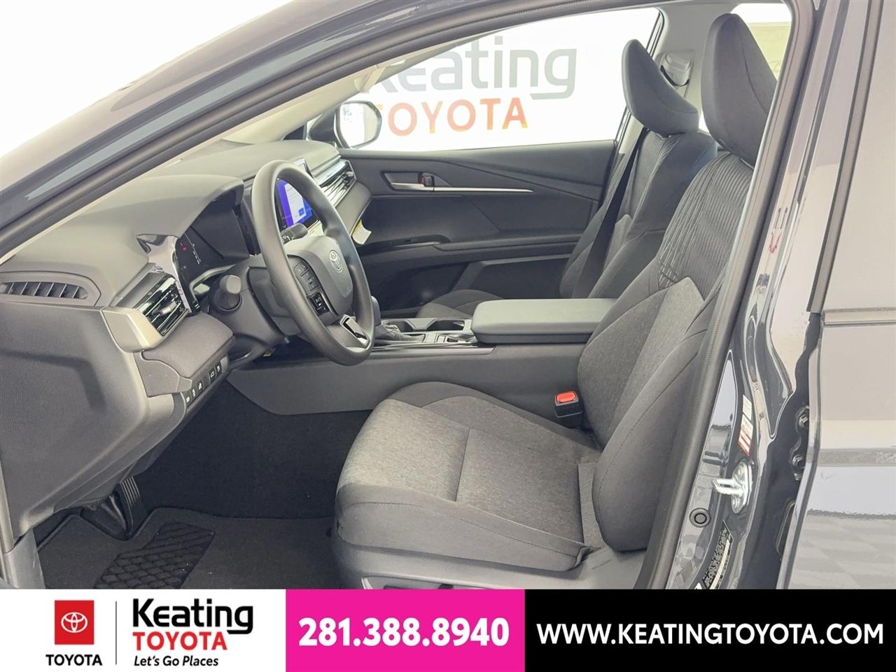 Toyota Camry Hybrid XLE 2026