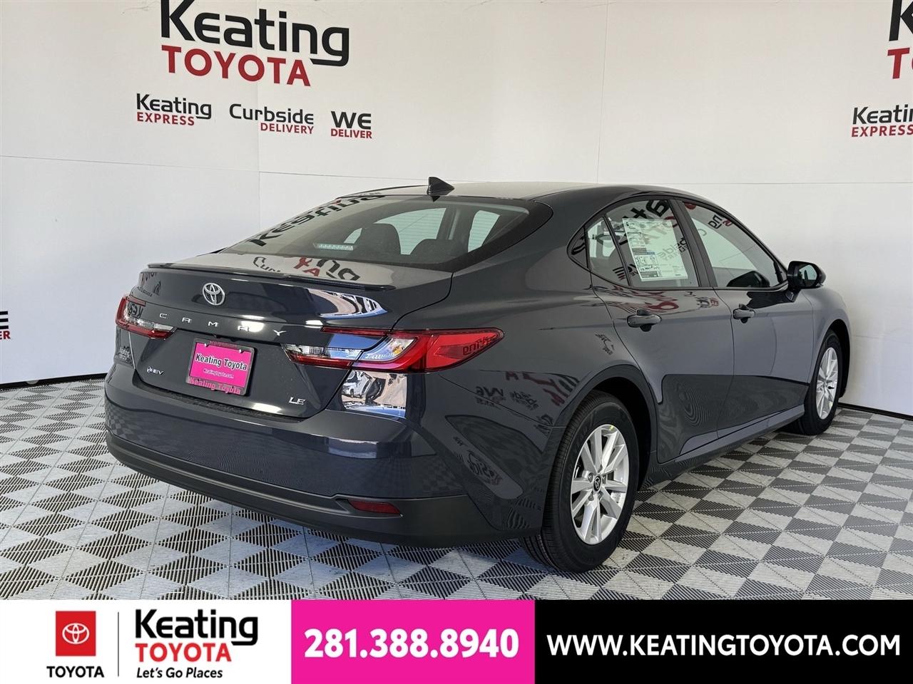 Toyota Camry Hybrid XLE 2026