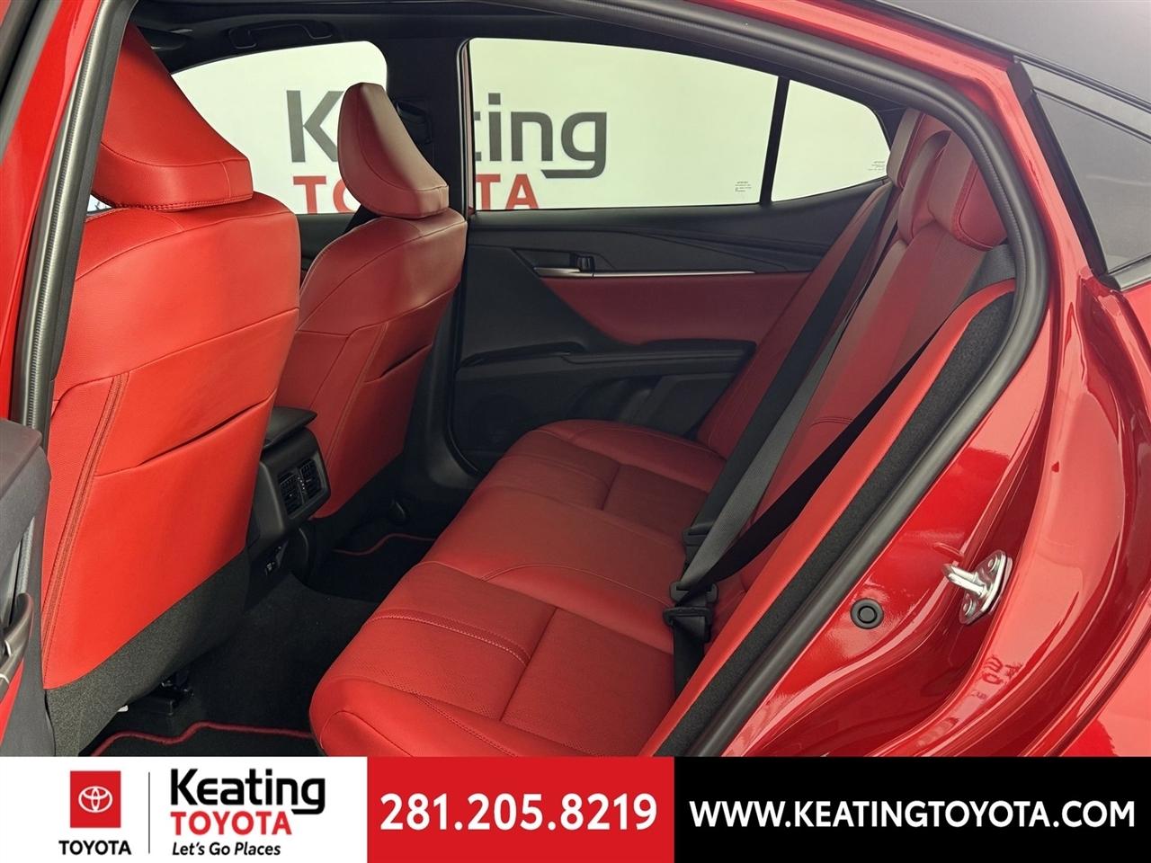 Toyota Camry Hybrid XLE 2026