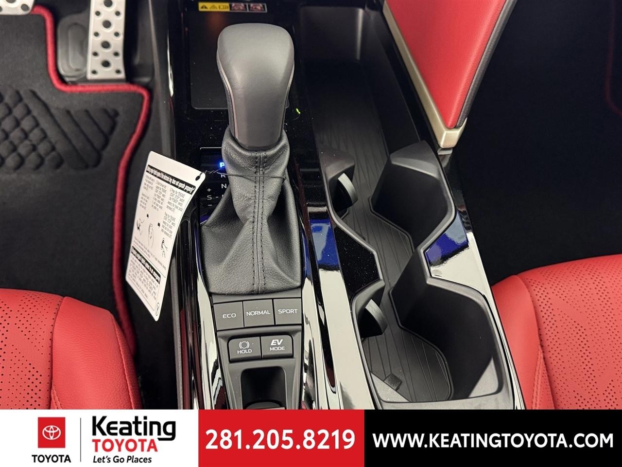 Toyota Camry Hybrid XLE 2026