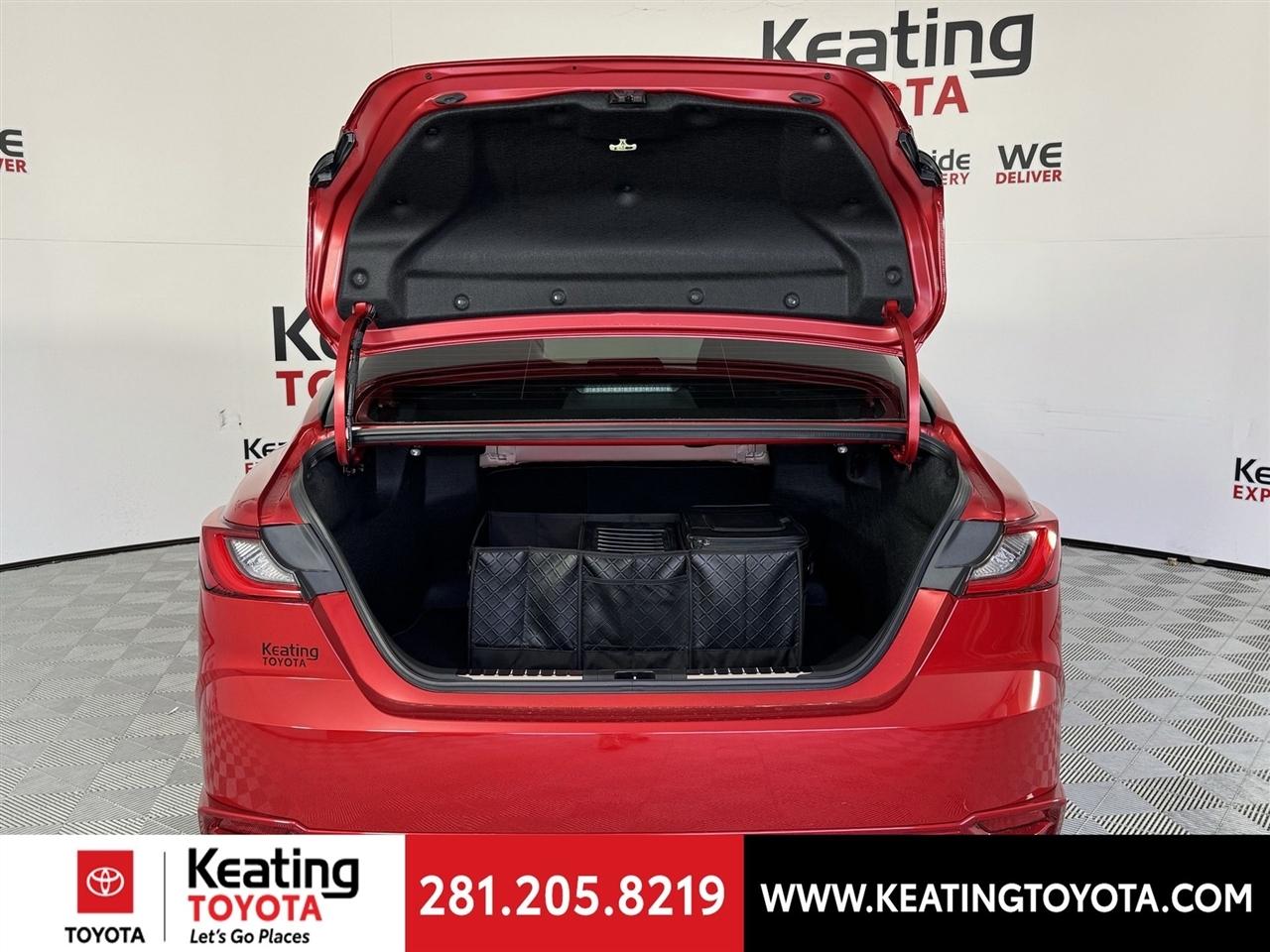 Toyota Camry Hybrid XLE 2026