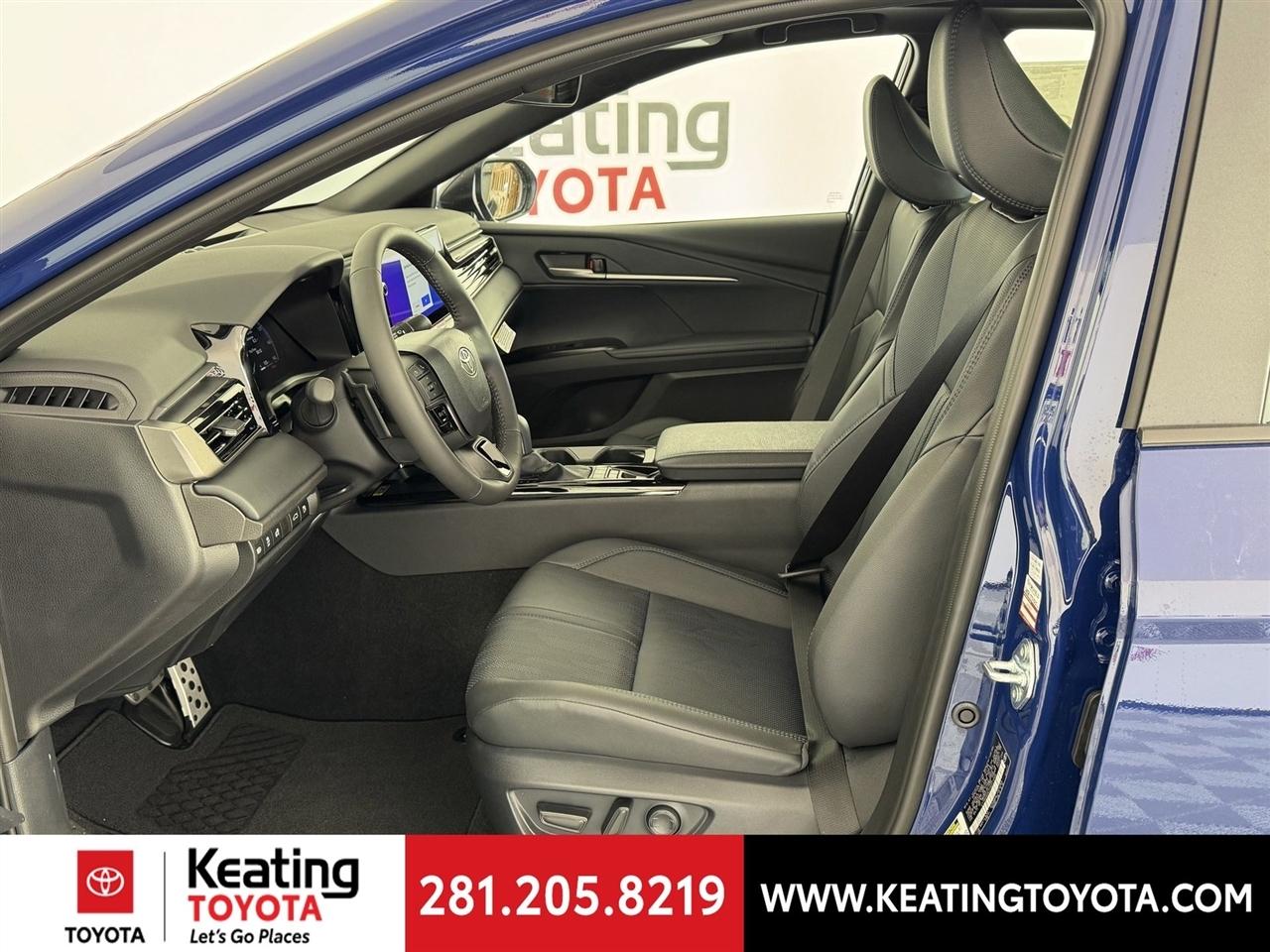 Toyota Camry Hybrid XLE 2026