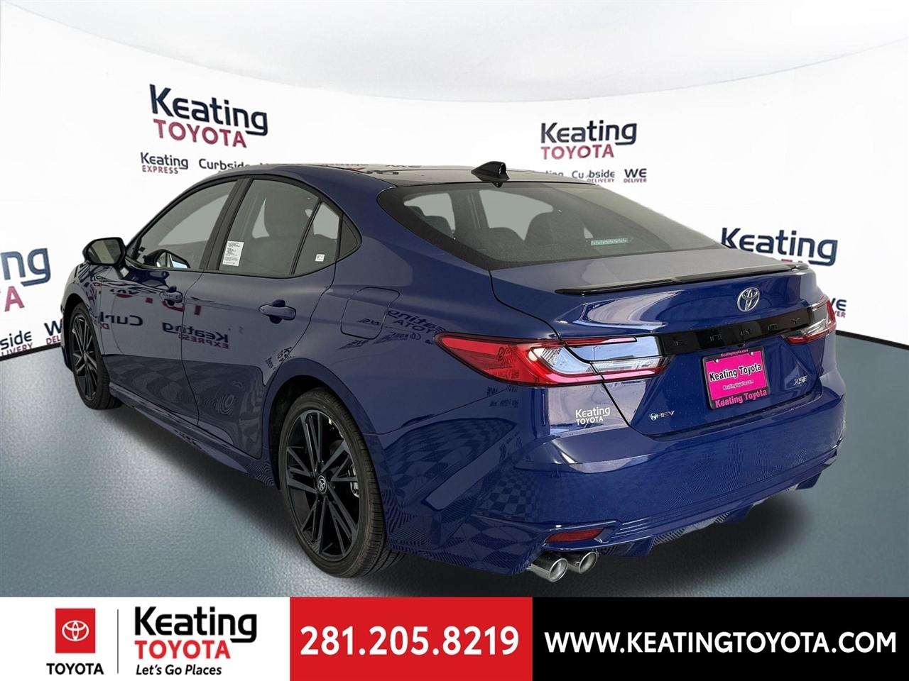 Toyota Camry Hybrid XLE 2026