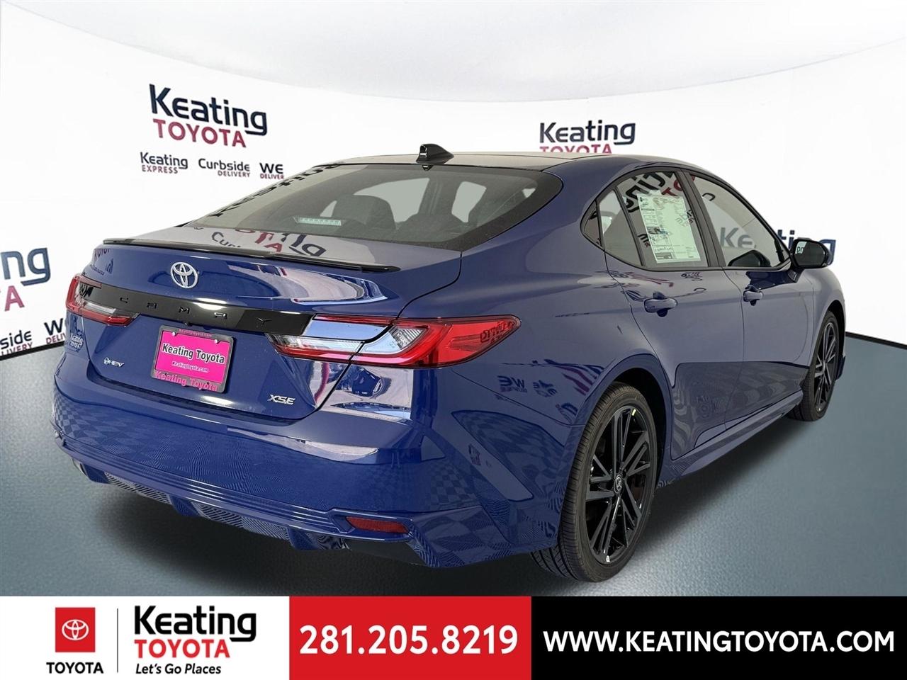 Toyota Camry Hybrid XLE 2026