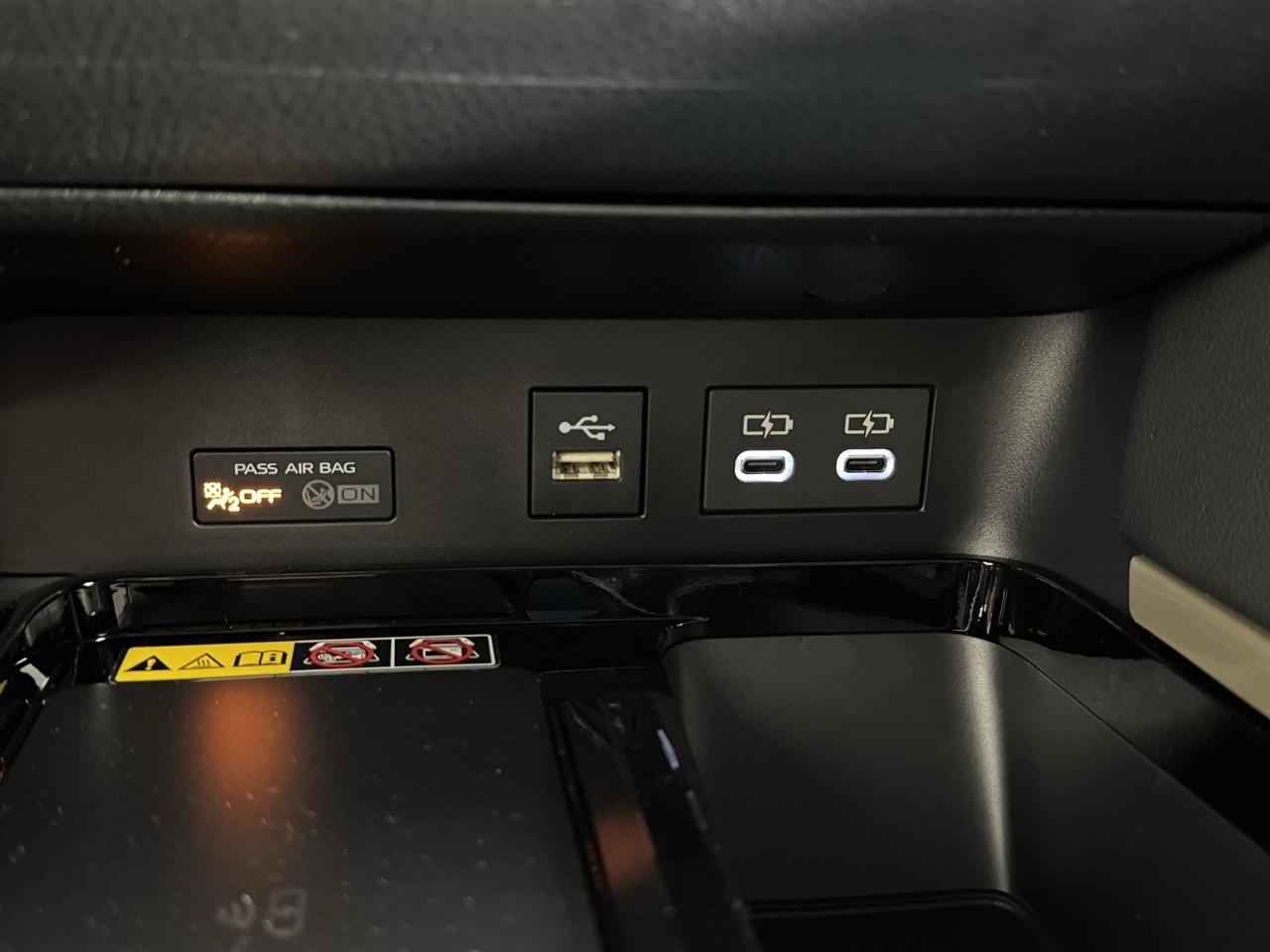 Toyota Camry Hybrid XLE 2026