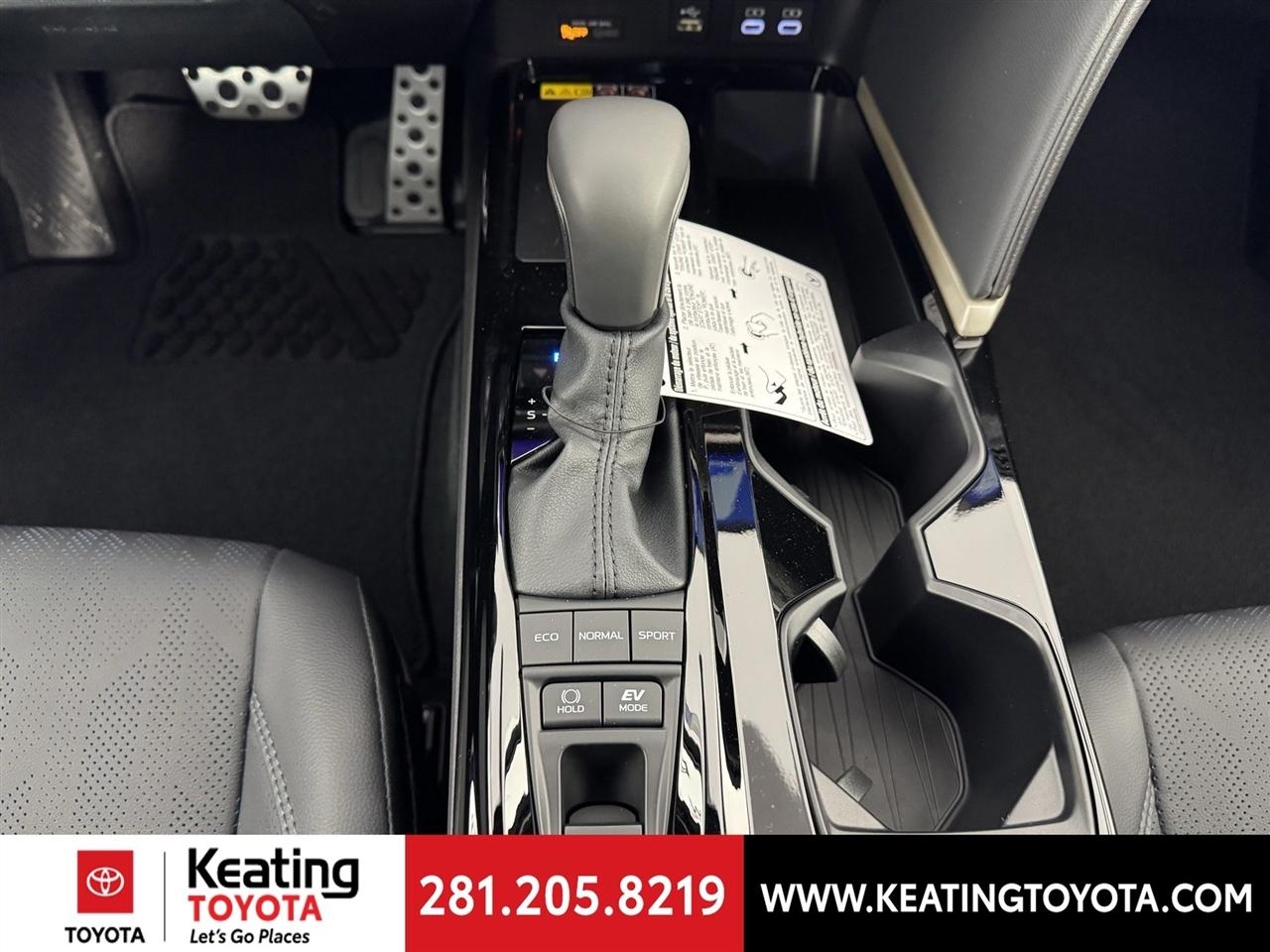 Toyota Camry Hybrid XLE 2026