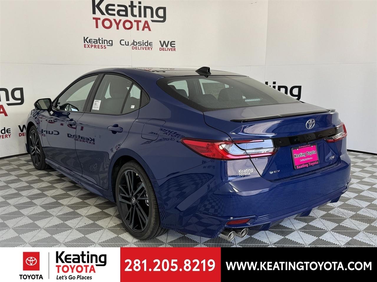 Toyota Camry Hybrid XLE 2026