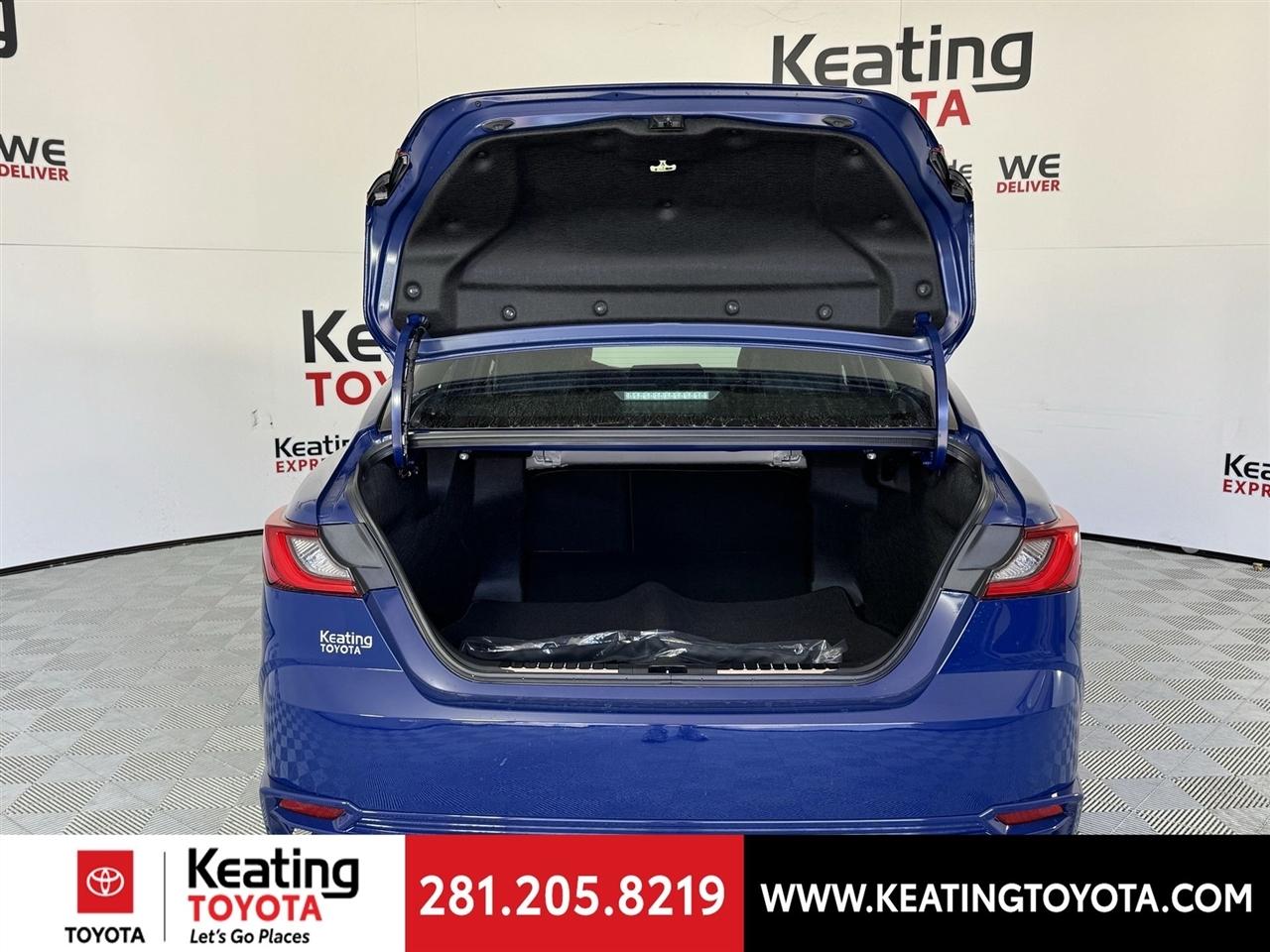 Toyota Camry Hybrid XLE 2026