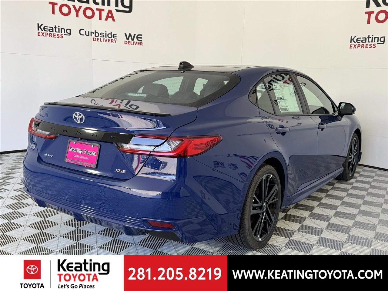 Toyota Camry Hybrid XLE 2026