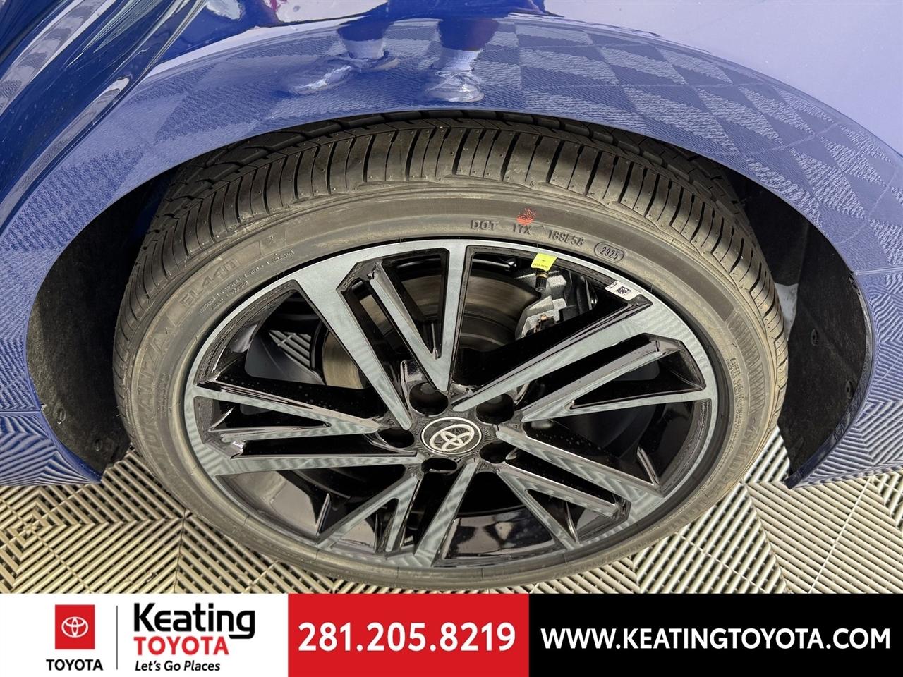 Toyota Camry Hybrid XLE 2026