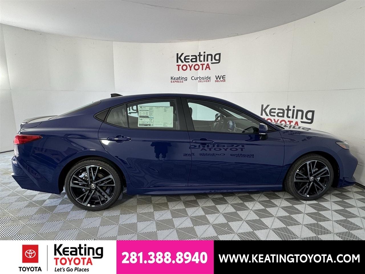Toyota Camry Hybrid XLE 2026