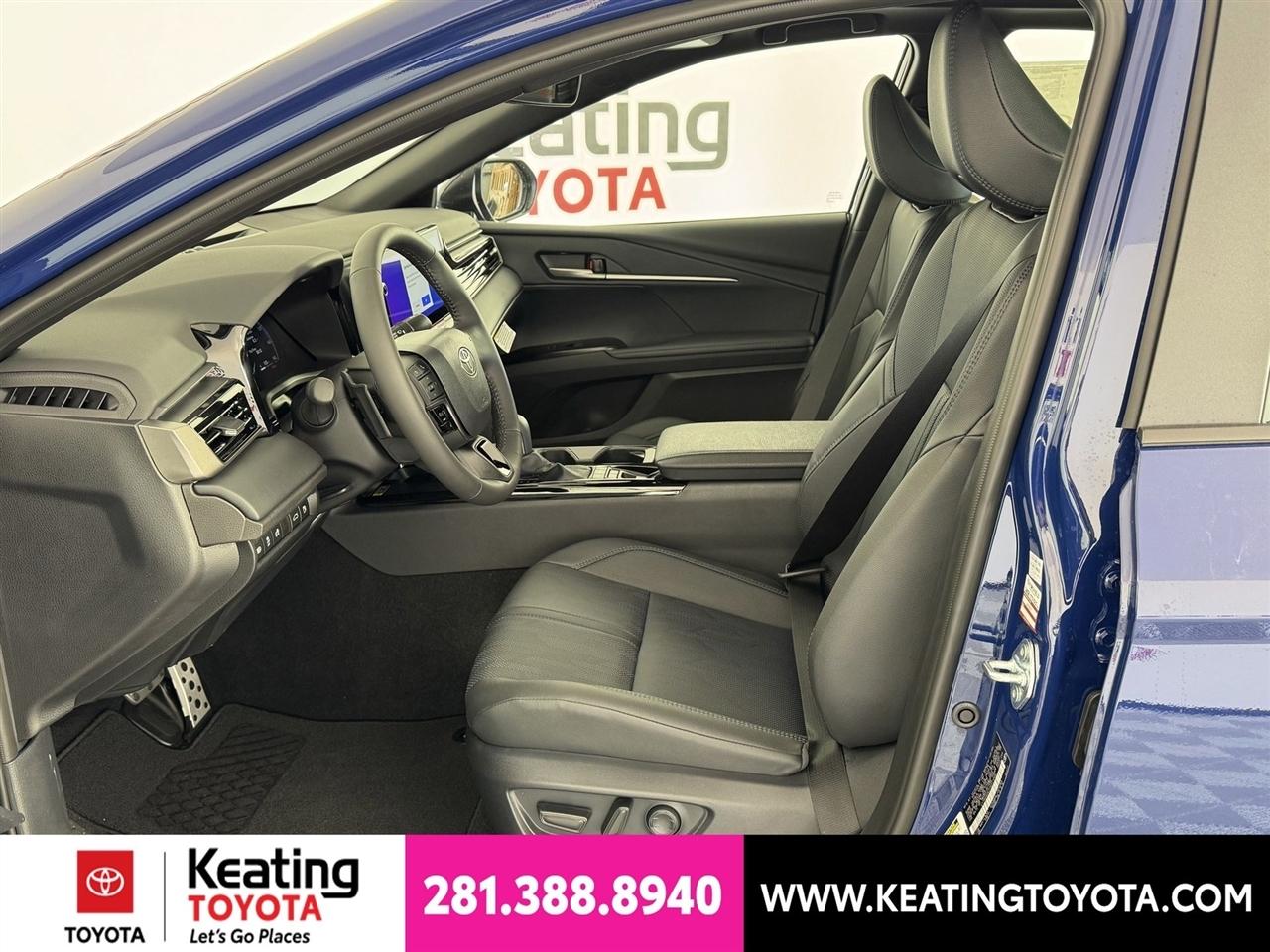 Toyota Camry Hybrid XLE 2026