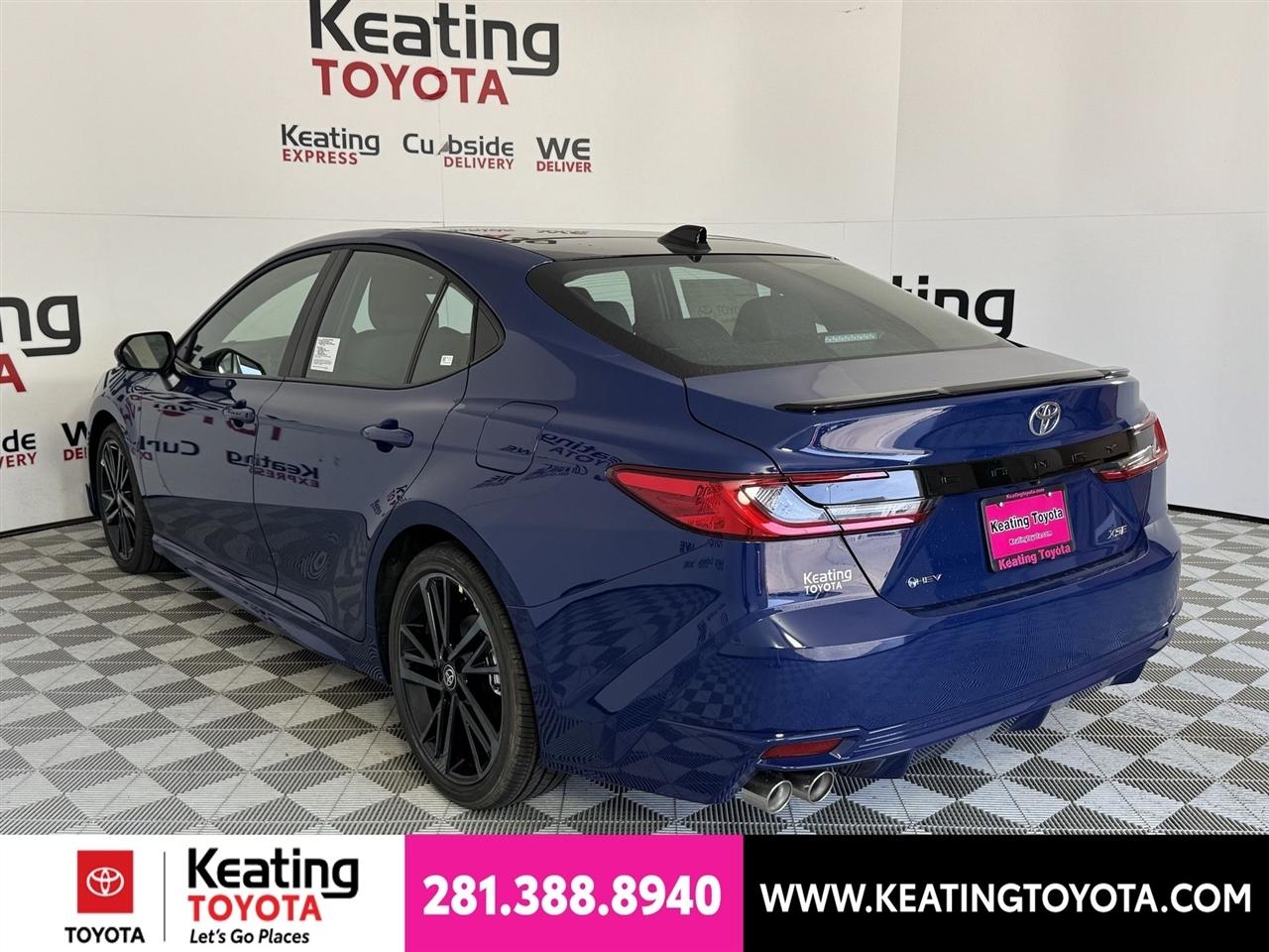 Toyota Camry Hybrid XLE 2026