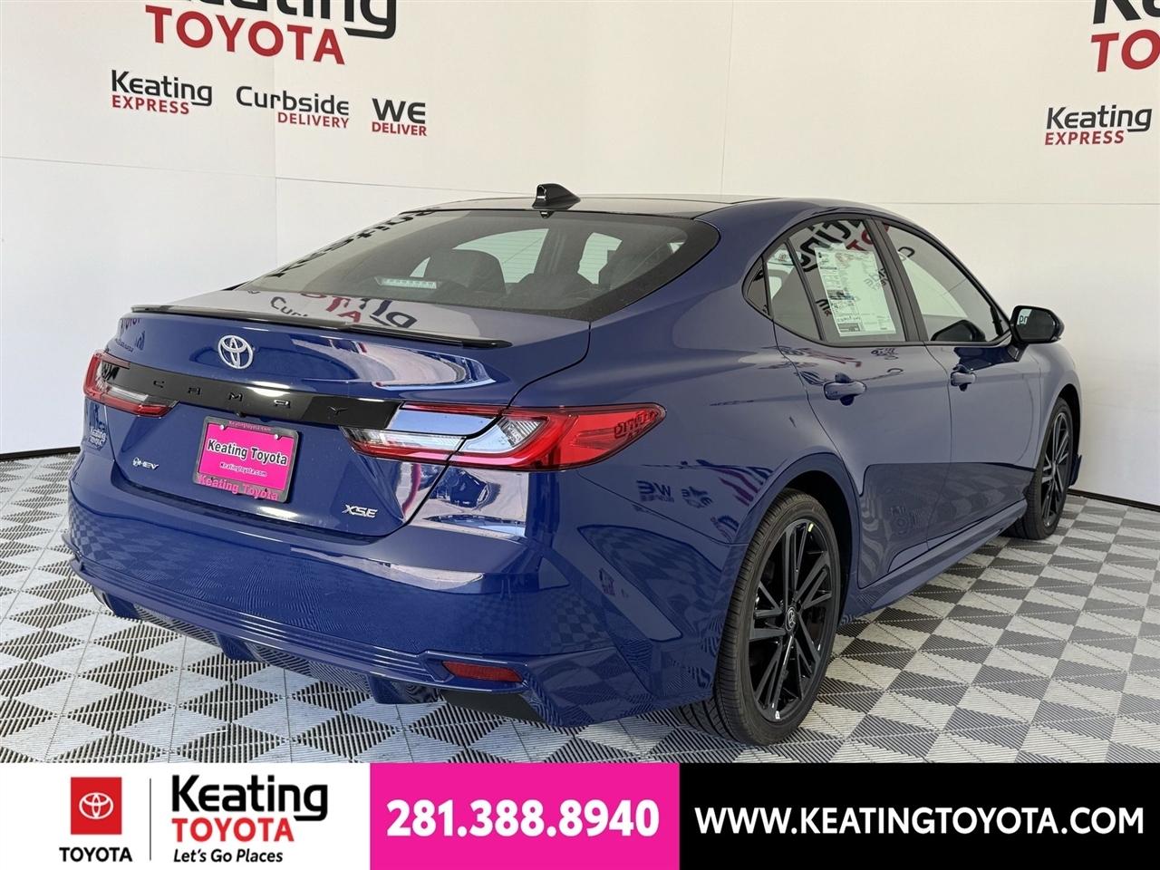 Toyota Camry Hybrid XLE 2026