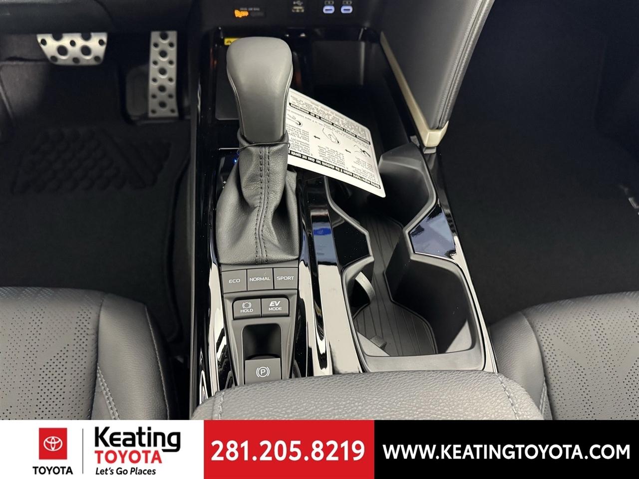 Toyota Camry Hybrid XLE 2026