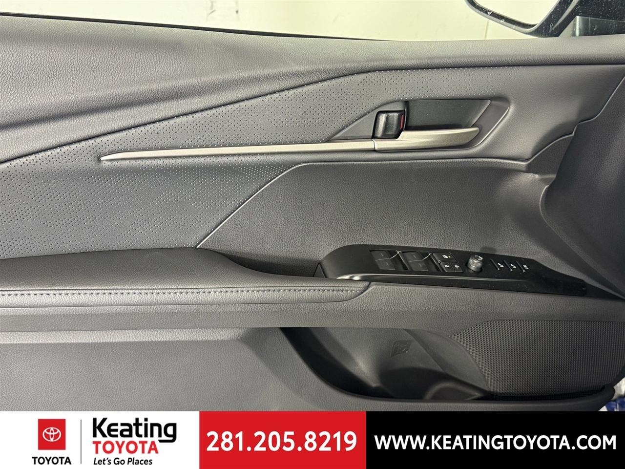 Toyota Camry Hybrid XLE 2026