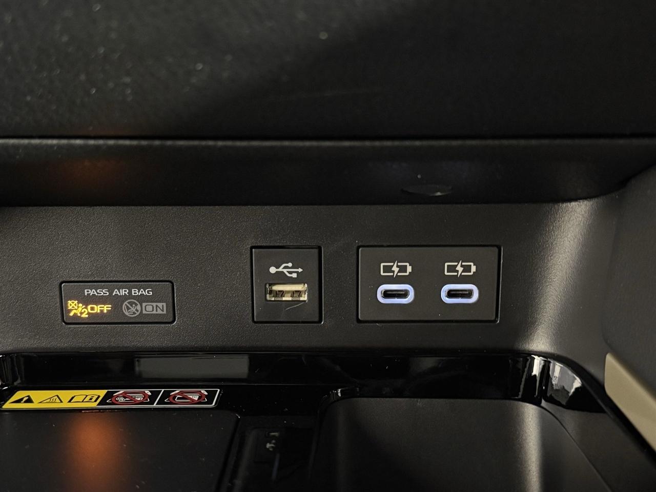 Toyota Camry Hybrid XLE 2026