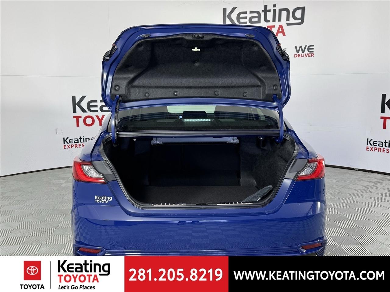 Toyota Camry Hybrid XLE 2026