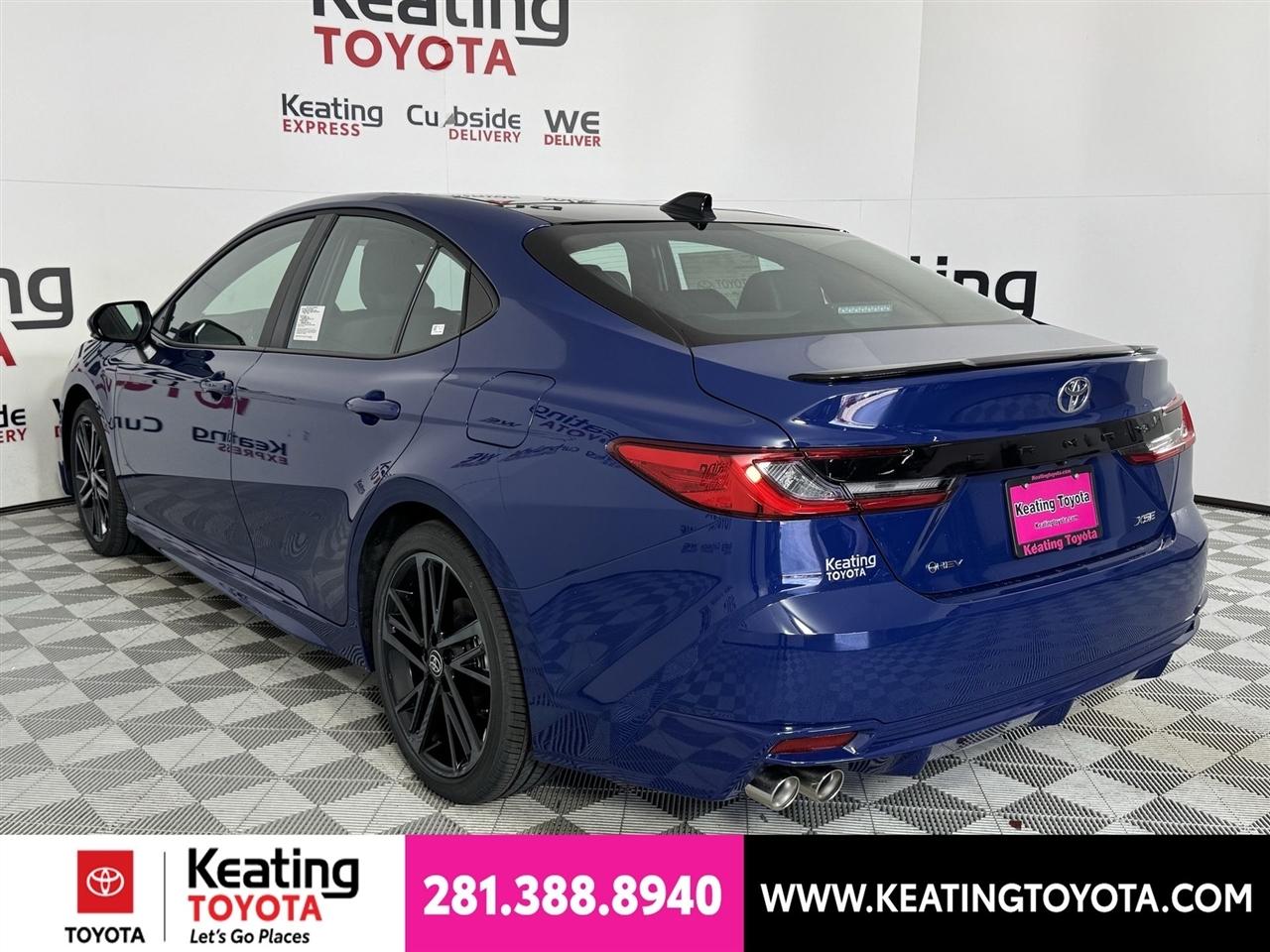 Toyota Camry Hybrid XLE 2026