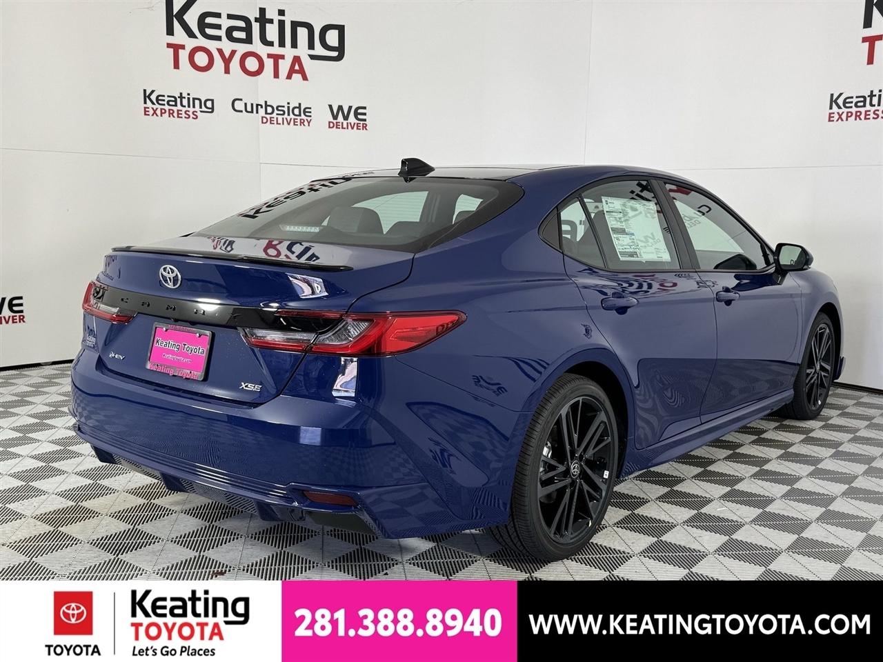 Toyota Camry Hybrid XLE 2026