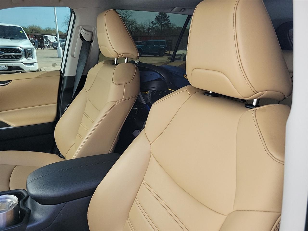 Toyota RAV4 XLE Premium 2023