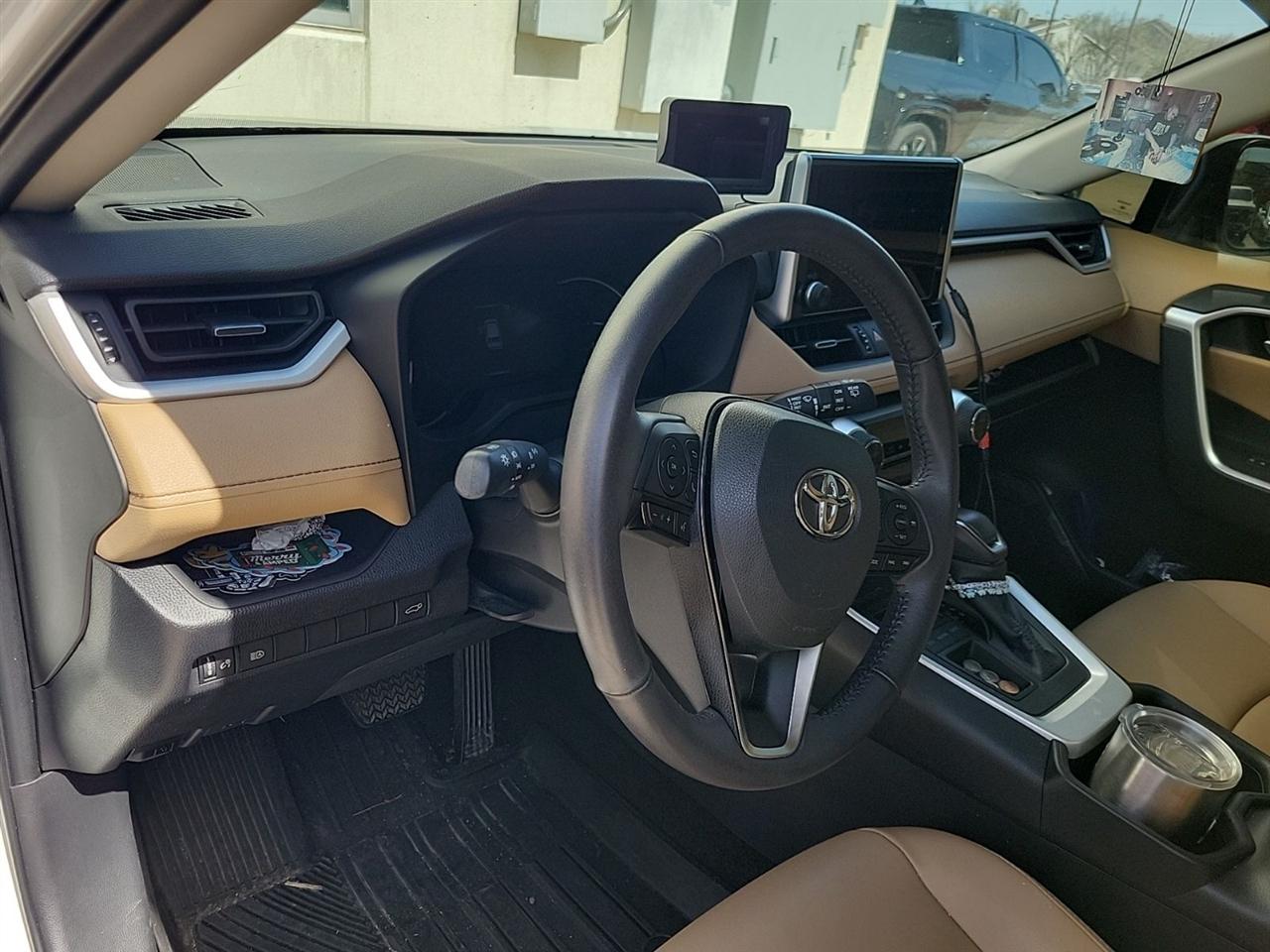 Toyota RAV4 XLE Premium 2023