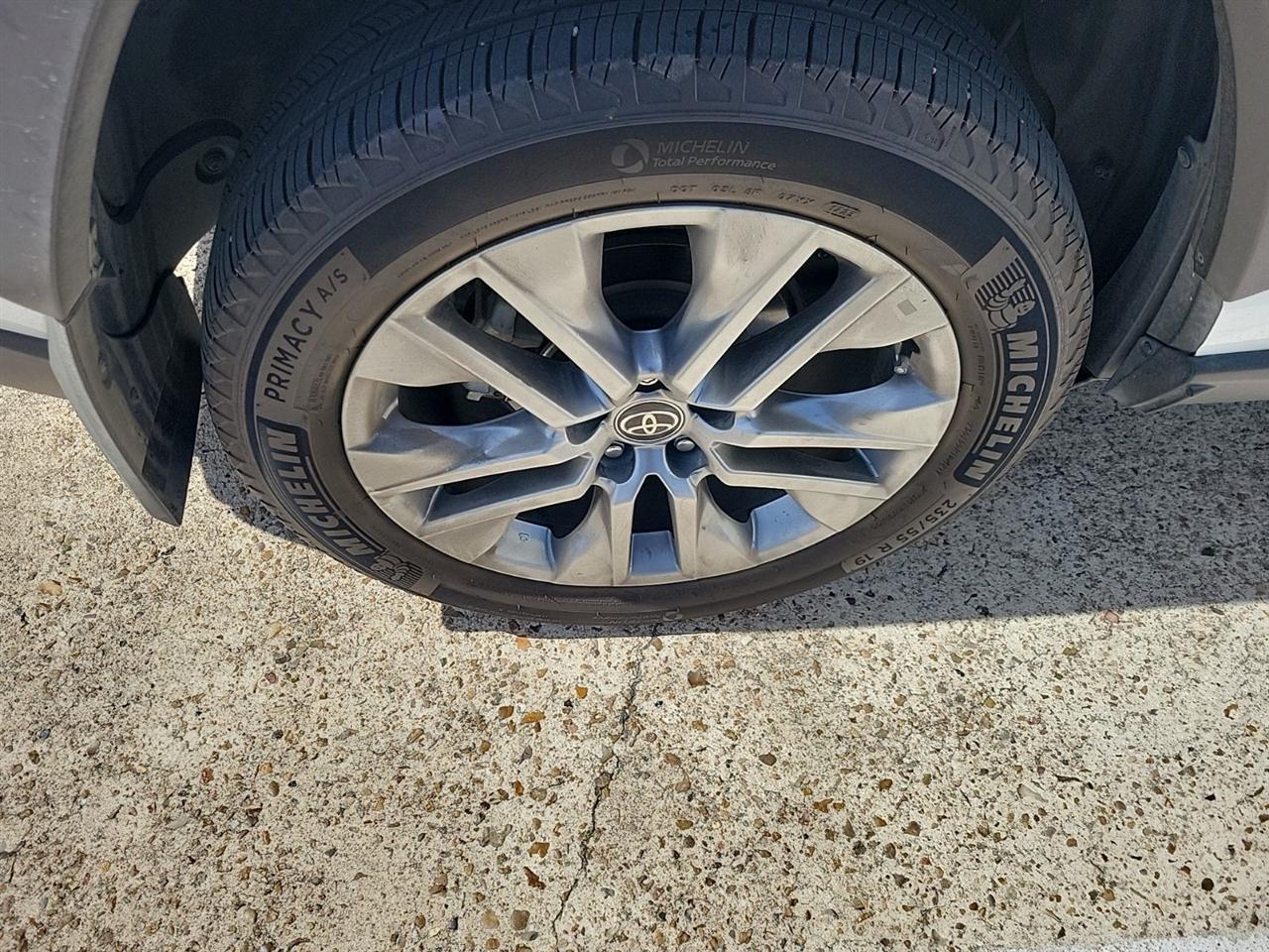 Toyota RAV4 XLE Premium 2023