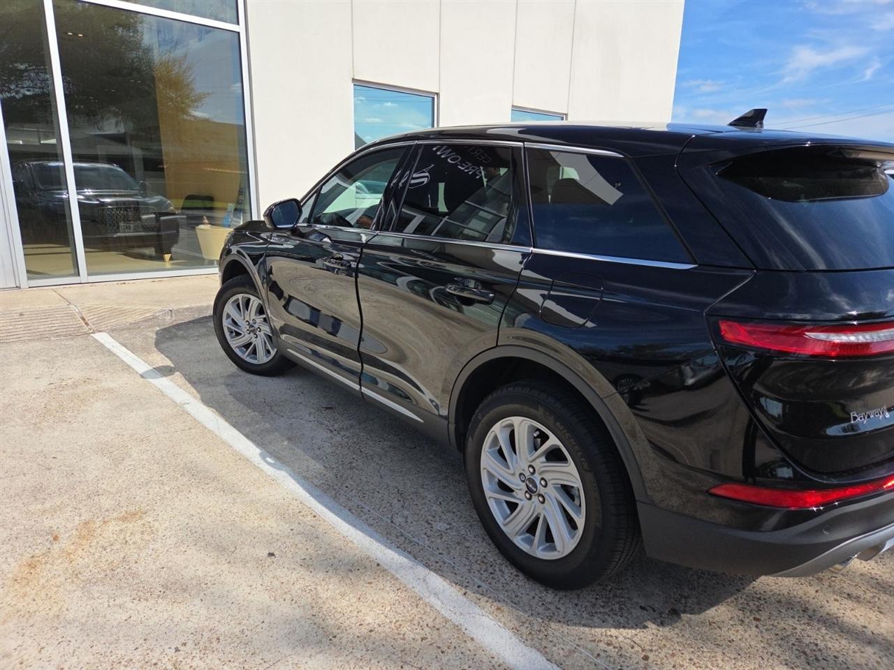 Lincoln Corsair Base 2023