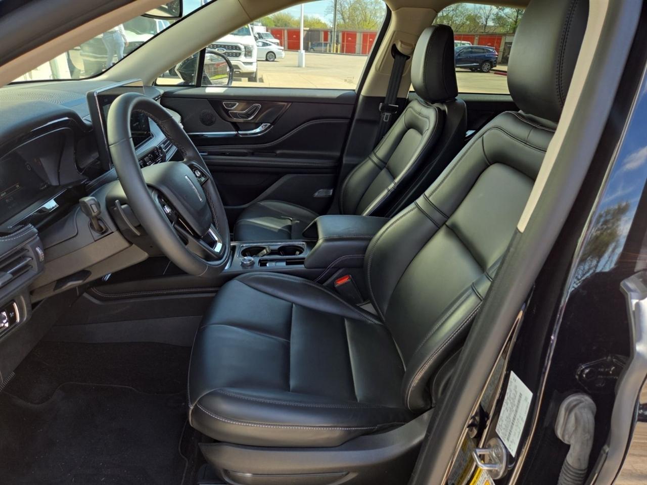 Lincoln Corsair Base 2023