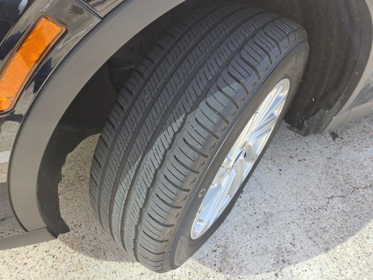 Lincoln Corsair Base 2023