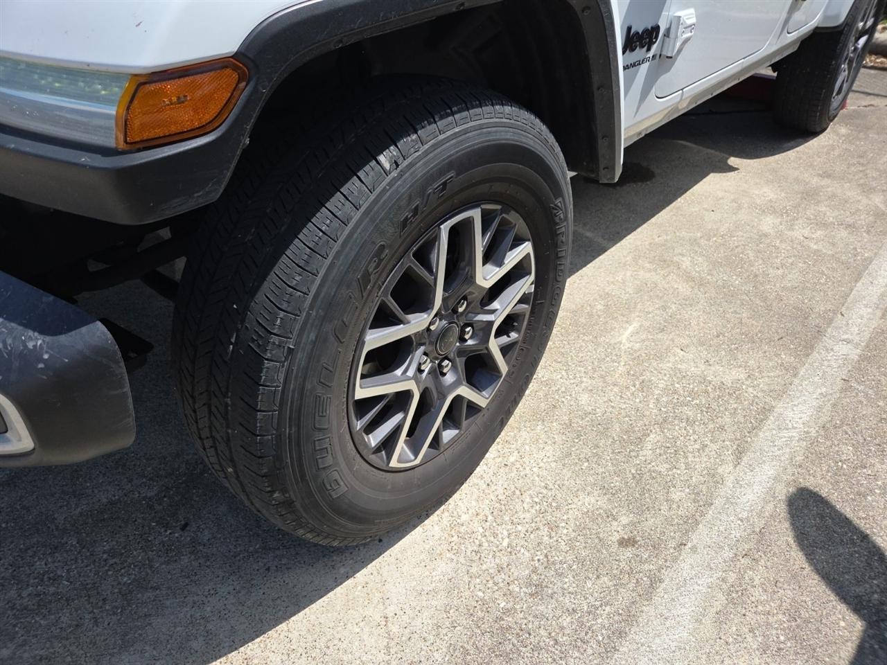 Jeep Wrangler Sahara 2025