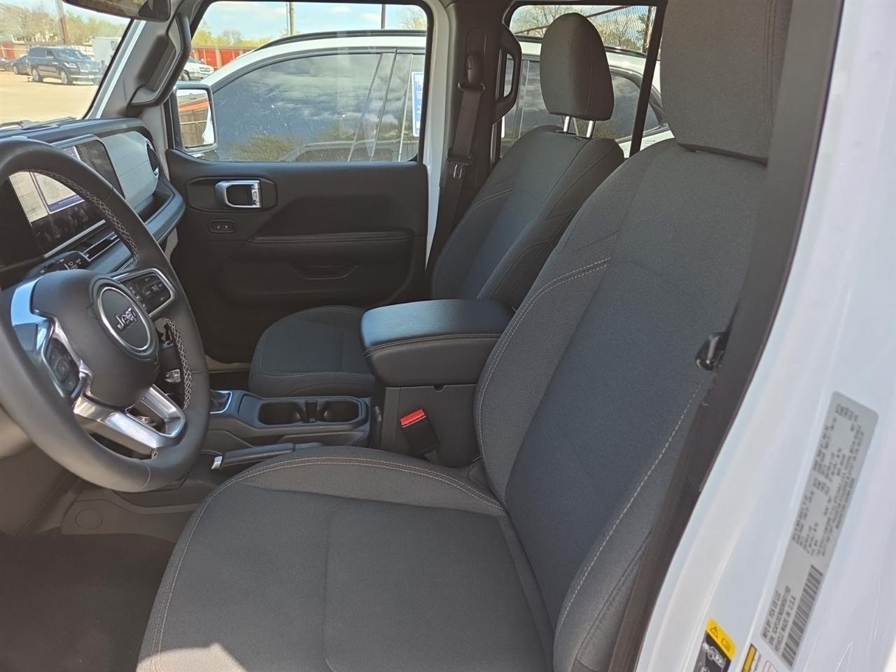 Jeep Wrangler Sahara 2025